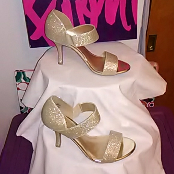 fioni Shoes - 💥New price❣️🌸New Fioni gold heels